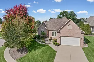 601 Edelweiss Dr, Antioch, IL 60002 - Photo 1