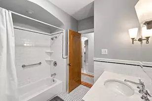 2940 W Greenleaf Ave, Chicago, IL 60645 - Photo 16