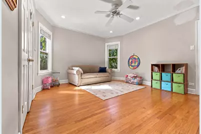 2940 W Greenleaf Avenue, Chicago, IL 60645 - Photo 14