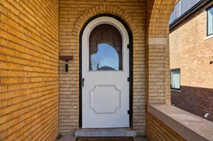 2940 W Greenleaf Ave, Chicago, IL 60645 - Photo 2
