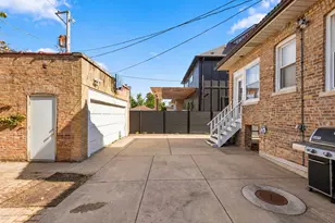 2940 W Greenleaf Ave, Chicago, IL 60645 - Photo 32