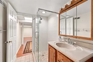 2940 W Greenleaf Ave, Chicago, IL 60645 - Photo 28