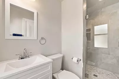 2940 W Greenleaf Avenue, Chicago, IL 60645 - Photo 12