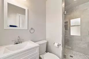 2940 W Greenleaf Ave, Chicago, IL 60645 - Photo 12