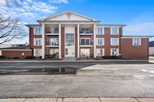 5721 Circle Dr, Oak Lawn, IL 60453 - Photo 1