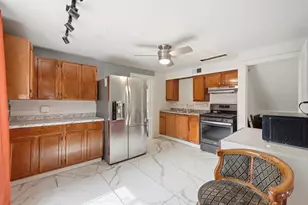 9668 S Luella Ave, Chicago, IL 60617 - Photo 6