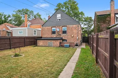 11112 S Avenue C Avenue, Chicago, IL 60617 - Photo 16