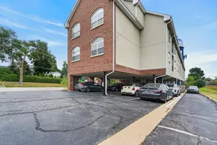 245 Burlington Ave, Clarendon Hills, IL 60514 - Photo 4