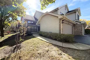 879 N Auburn Woods Dr, Palatine, IL 60067 - Photo 2