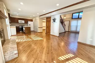 879 N Auburn Woods Dr, Palatine, IL 60067 - Photo 6