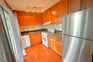 8 Gant Circle, Streamwood, IL 60107 - Photo 4