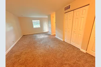 8 Gant Circle #D, Streamwood, IL 60107 - Photo 2