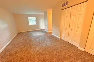 8 Gant Circle, Streamwood, IL 60107 - Photo 2