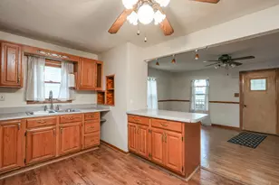 136 N Oak St, Manteno, IL 60950 - Photo 4