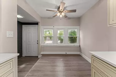 10721 S Prairie Avenue, Chicago, IL 60628 - Photo 12