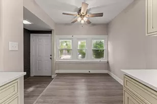 10721 S Prairie Ave, Chicago, IL 60628 - Photo 12