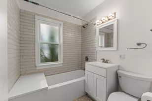 10721 S Prairie Ave, Chicago, IL 60628 - Photo 18