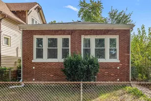 10721 S Prairie Ave, Chicago, IL 60628 - Photo 2