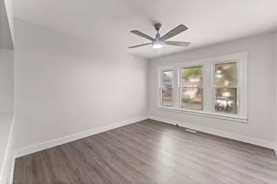 10721 S Prairie Avenue, Chicago, IL 60628 - Photo 6