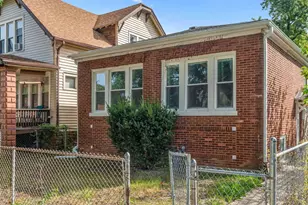10721 S Prairie Ave, Chicago, IL 60628 - Photo 4
