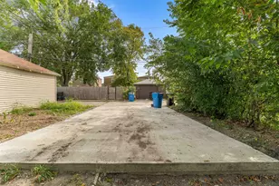 10721 S Prairie Ave, Chicago, IL 60628 - Photo 28