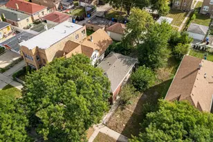 10721 S Prairie Ave, Chicago, IL 60628 - Photo 32