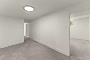 10721 S Prairie Ave, Chicago, IL 60628 - Photo 22