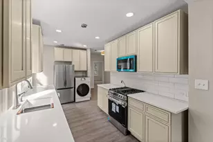 10721 S Prairie Ave, Chicago, IL 60628 - Photo 10