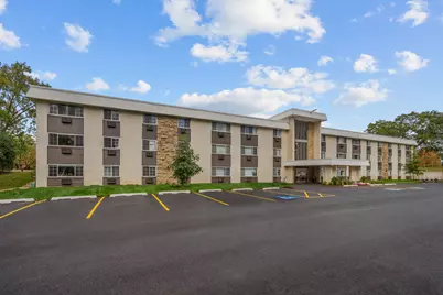 375 W Winchester Road #306, Libertyville, IL 60048 - Photo 1