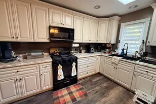 525 Laurel Ave, Romeoville, IL 60446 - Photo 8