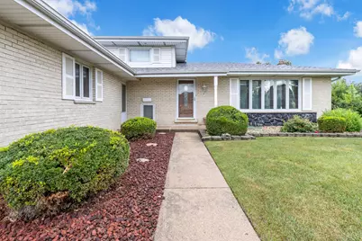 1023 S Lancaster Street, Mount Prospect, IL 60056 - Photo 2