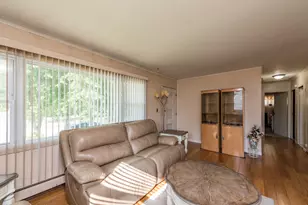 2109 W Pacific Ave, Waukegan, IL 60085 - Photo 6