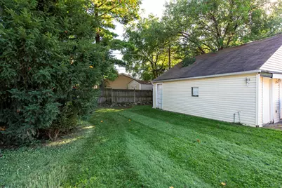 2109 W Pacific Avenue, Waukegan, IL 60085 - Photo 30