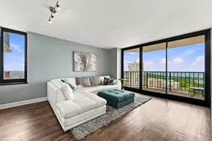 3660 N Lake Shore Dr, Chicago, IL 60613 - Photo 2