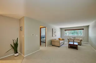 8541 Lotus Ave, Skokie, IL 60077 - Photo 6