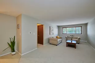 8541 Lotus Ave, Skokie, IL 60077 - Photo 4