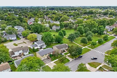 1485 Westbury Drive, Hoffman Estates, IL 60192 - Photo 32