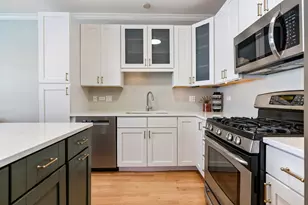 2463 W Foster Ave, Chicago, IL 60625 - Photo 6