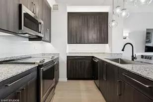 501 N Clinton St, Chicago, IL 60654 - Photo 12