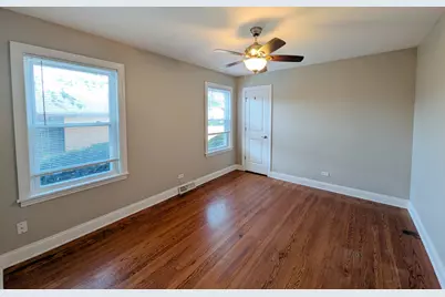 8825 S California Avenue, Evergreen Park, IL 60805 - Photo 4