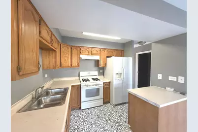 3023 Jamestown Court #3023, Streamwood, IL 60107 - Photo 2