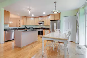 210 Shadow Creek Circle, Vernon Hills, IL 60061 - Photo 12