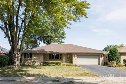 1033 W Hawkins Street, Kankakee, IL 60901 - Photo 1