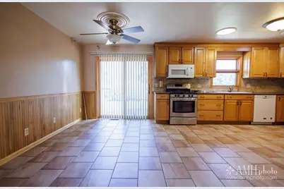1033 W Hawkins Street, Kankakee, IL 60901 - Photo 10