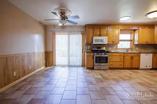 1033 W Hawkins St, Kankakee, IL 60901 - Photo 10