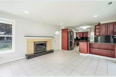 7261 N East Prairie Road, Lincolnwood, IL 60712 - Photo 8