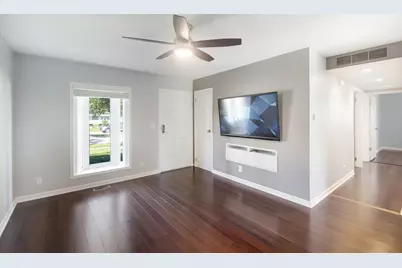 917 Sunnydale Boulevard, Streamwood, IL 60107 - Photo 2