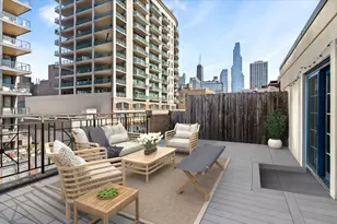 363 W Superior St, Chicago, IL 60654 - Photo 30