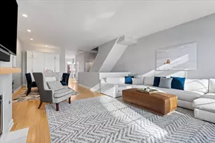 363 W Superior St, Chicago, IL 60654 - Photo 8