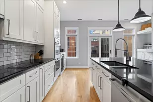 363 W Superior St, Chicago, IL 60654 - Photo 10
